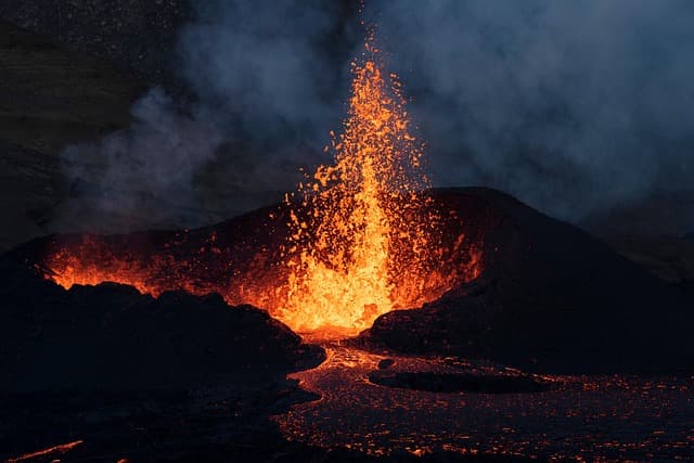 Comment les volcans influencent la géographie locale